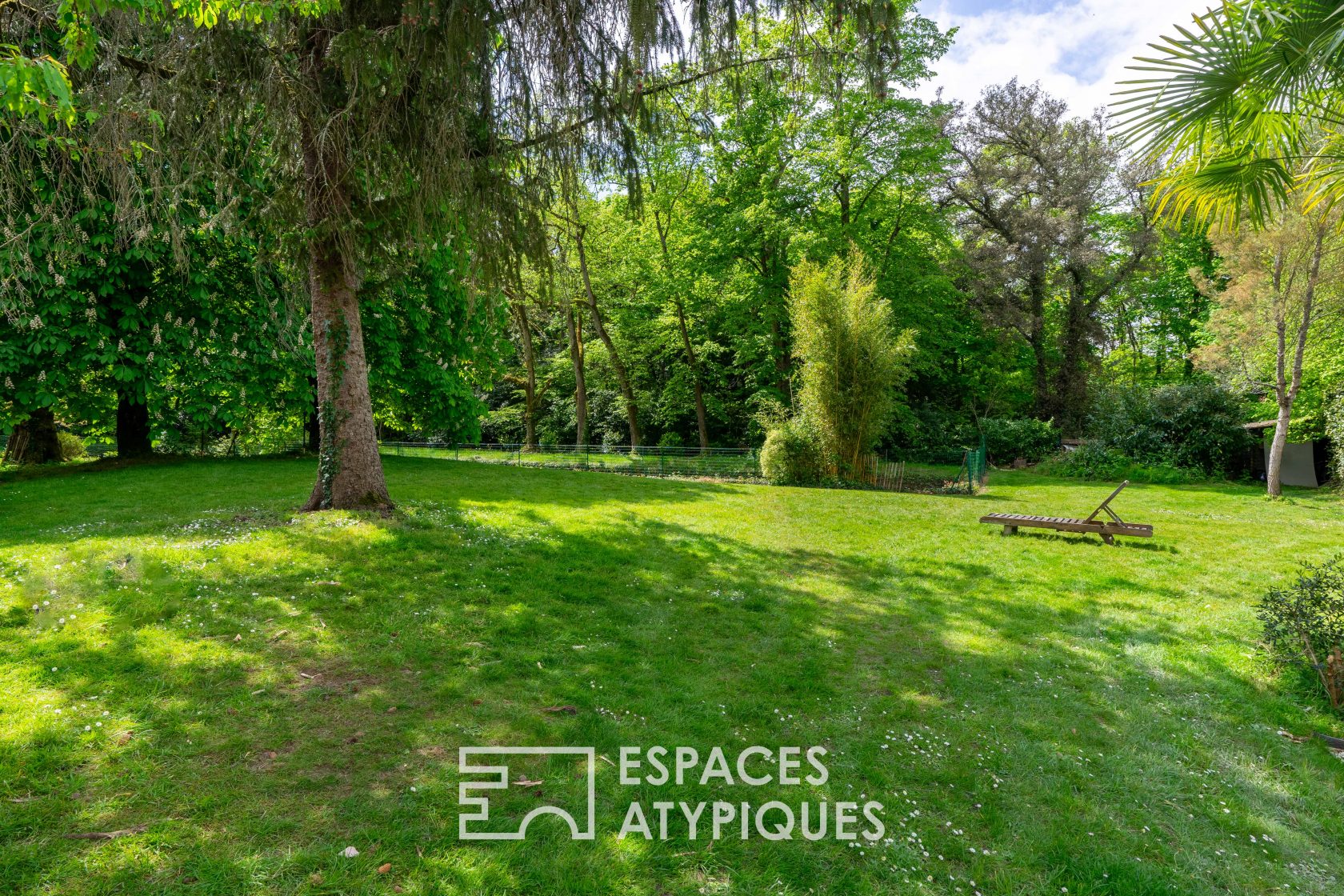 Quiet 18th century orangery in Basse-Goulaine