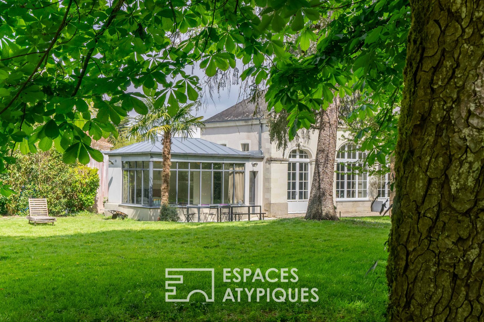 Quiet 18th century orangery in Basse-Goulaine