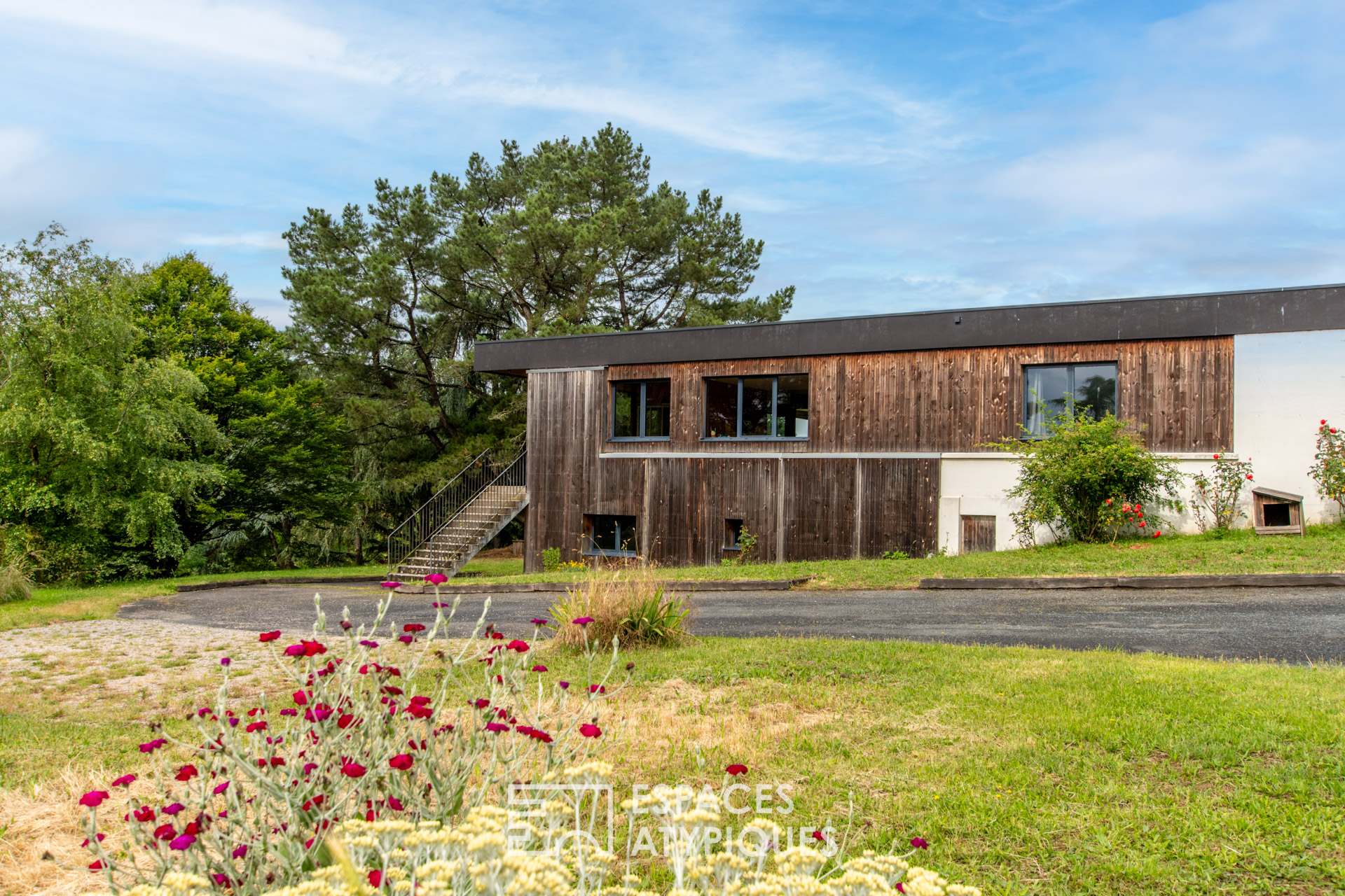 Ancienne Entreprise réhabilitée en habitation et Gîtes