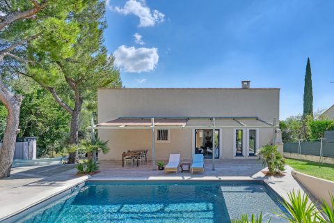 Elegant renovated villa with swimming pool