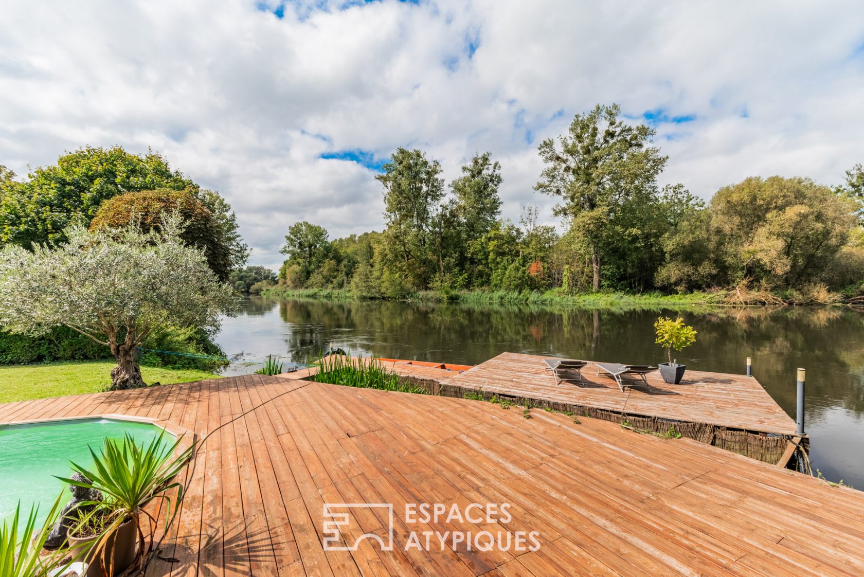 House with character and pool on the water’s edge