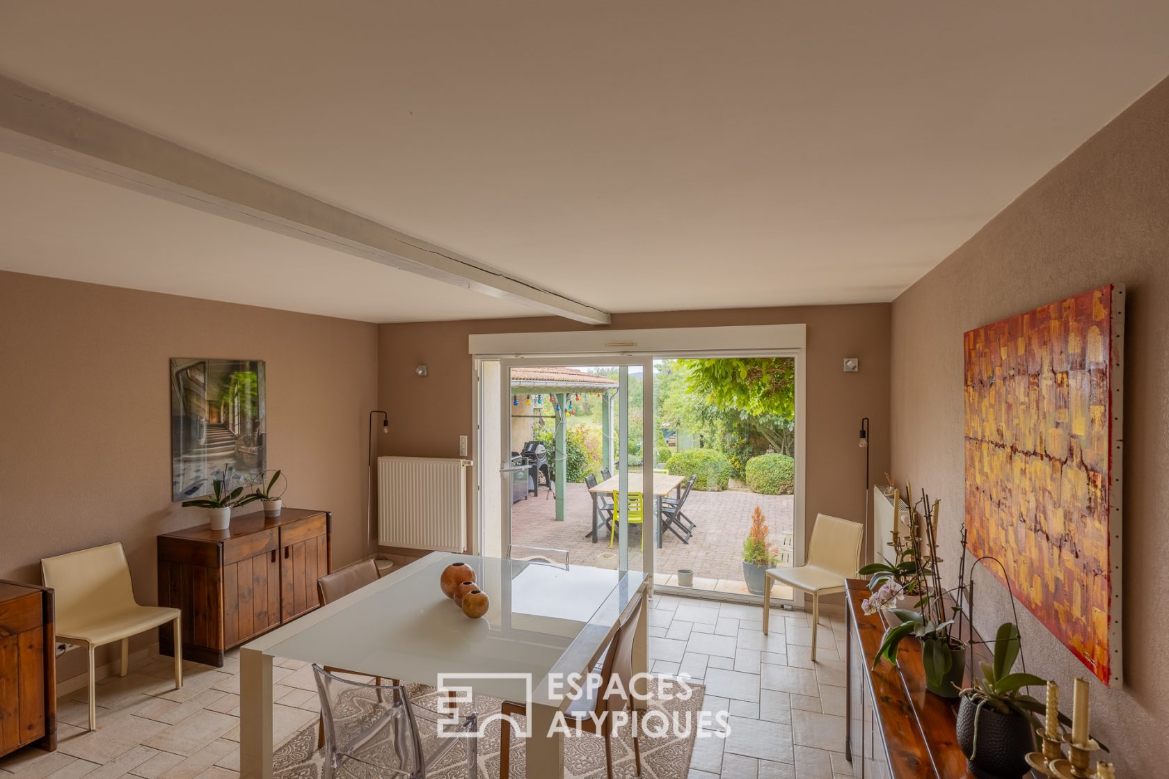 Maison lorraine rénovée avec terrasse et jardin