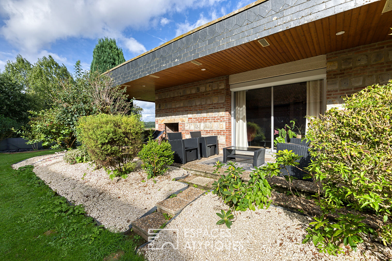 Single-storey architect-designed house from the 1970s