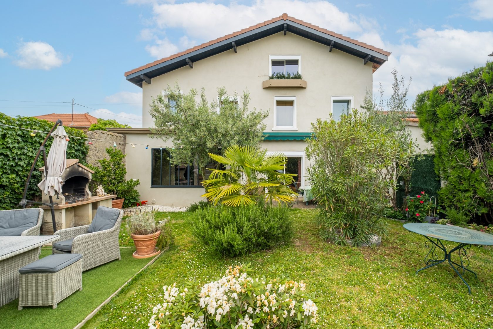 Old renovated farmhouse with swimming pool