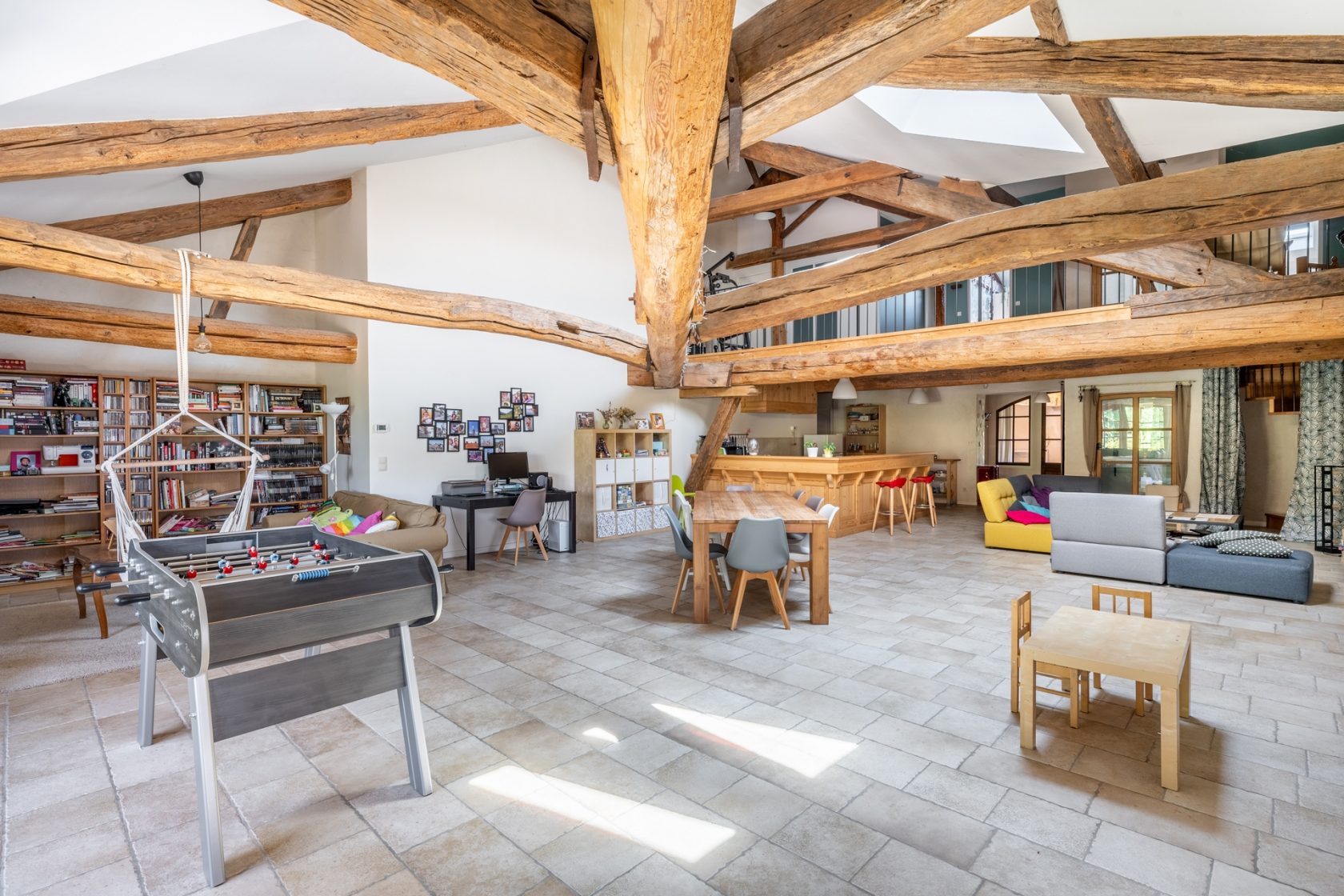 Charming building with incredible volumes in the heart of Beaujolais