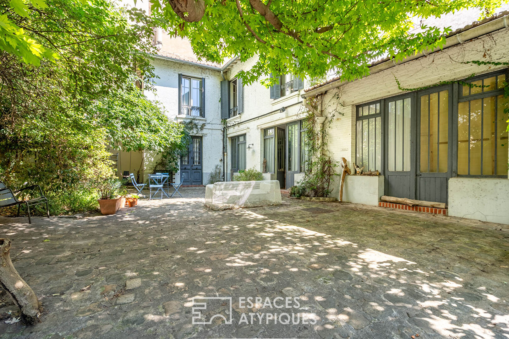 Maison avec jardin et terrasses