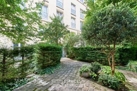 Place des Vosges, appartement lumineux au dernier étage