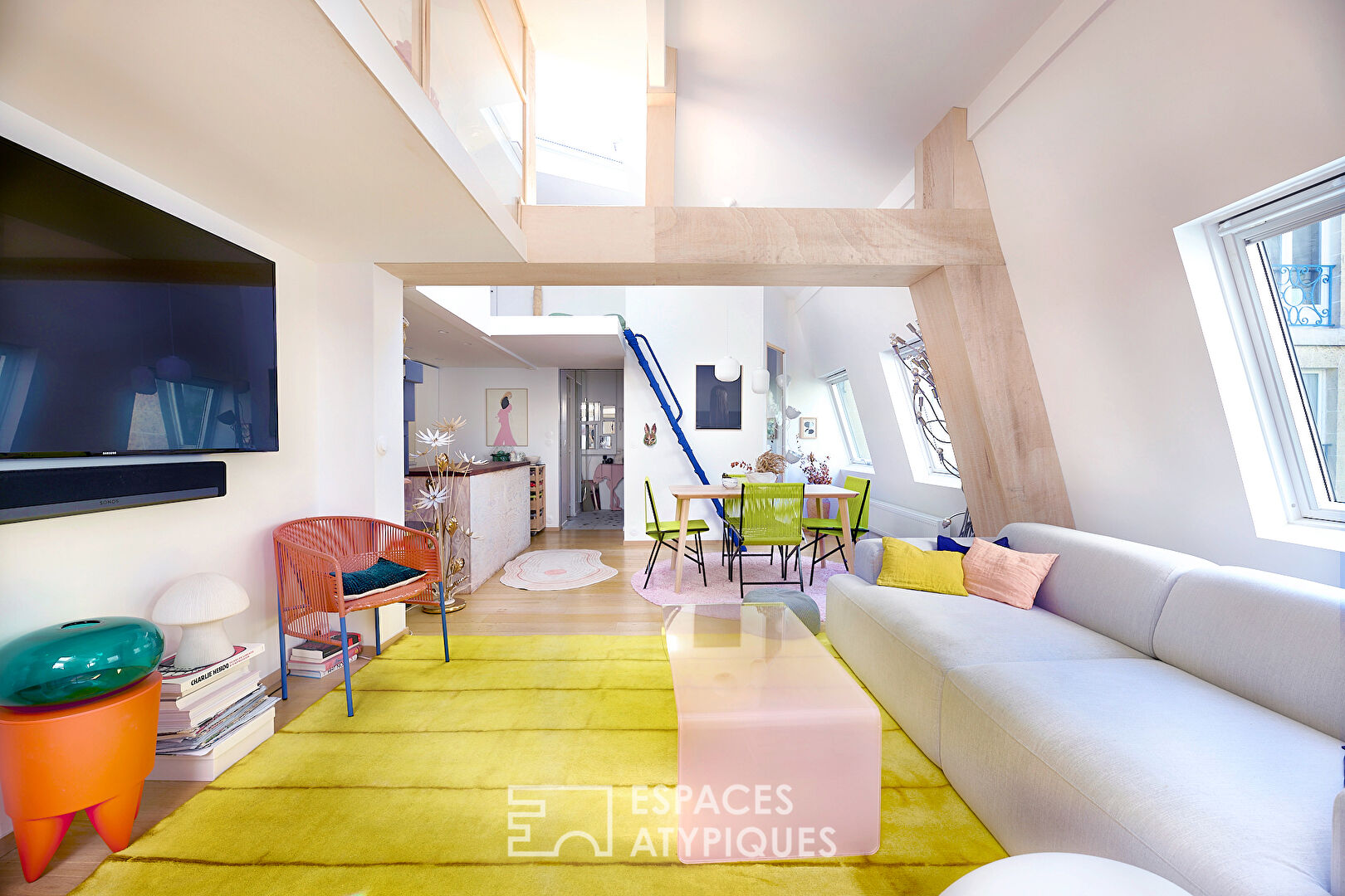 Place des Vosges, bright apartment on the top floor