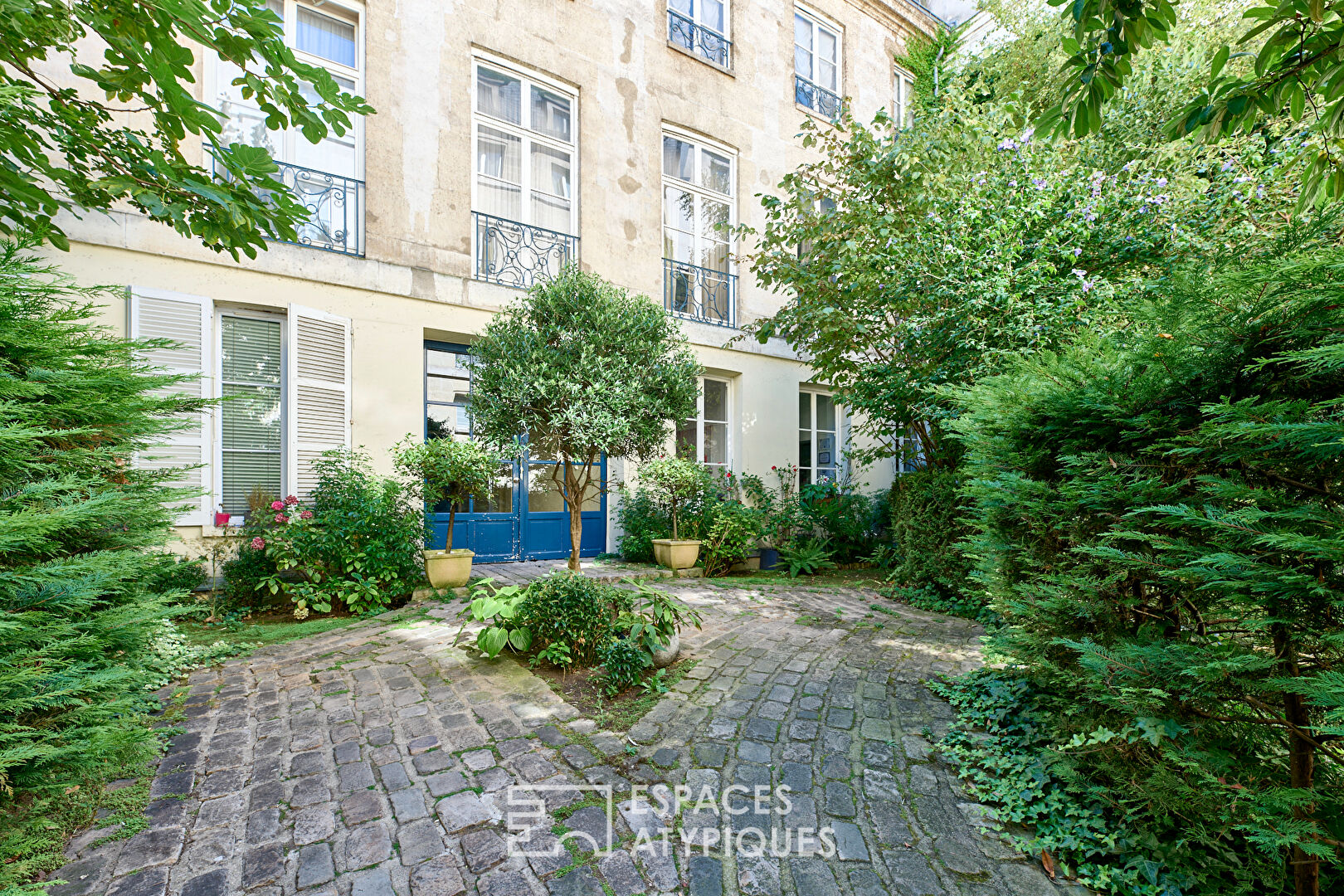 Place des Vosges, appartement lumineux au dernier étage