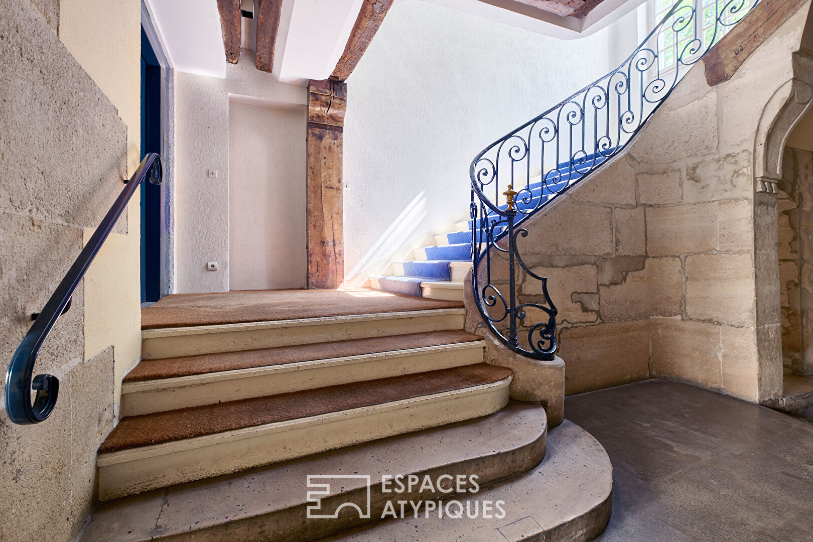 Place des Vosges, bright apartment on the top floor