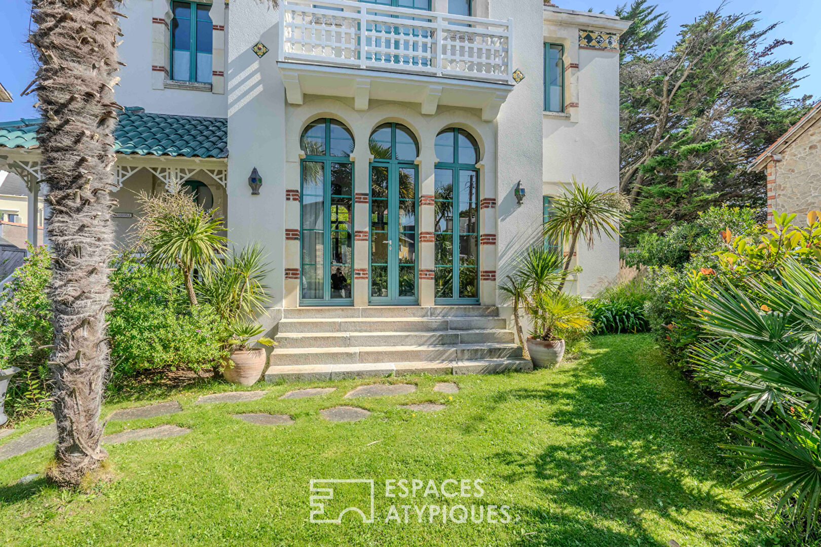 VILLA CLASSÉE REMARQUABLE AU COEUR DE PORNICHET