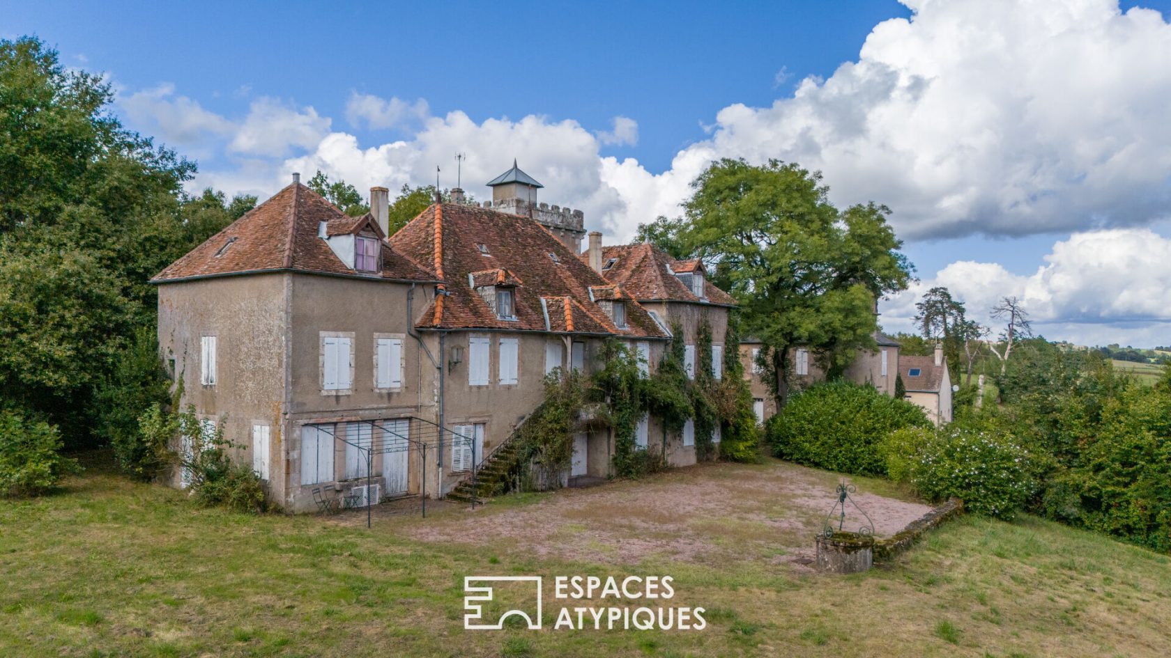 Propriété d’exception avec parc, piscine et tennis