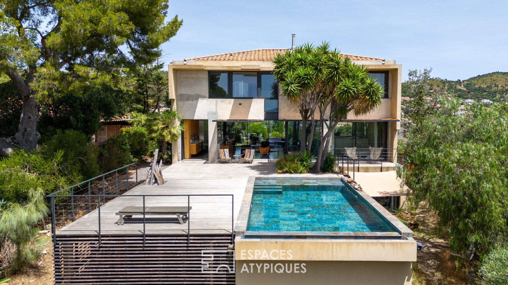 Maison contemporaine vue mer carte postale à Hyères