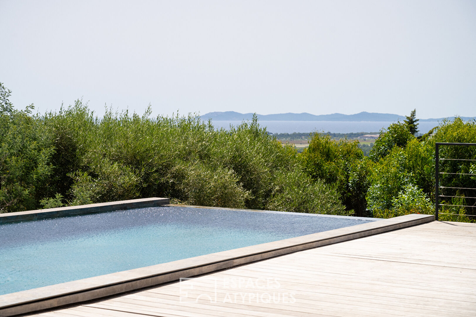 Maison contemporaine vue mer carte postale à Hyères