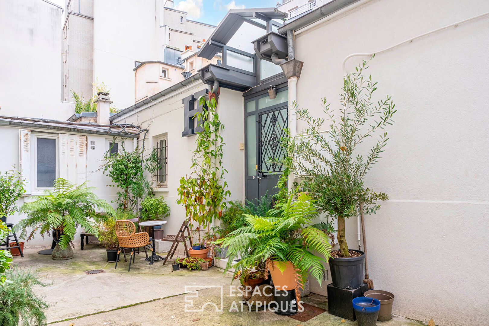 Duplex in a renovated former chocolate factory with terrace