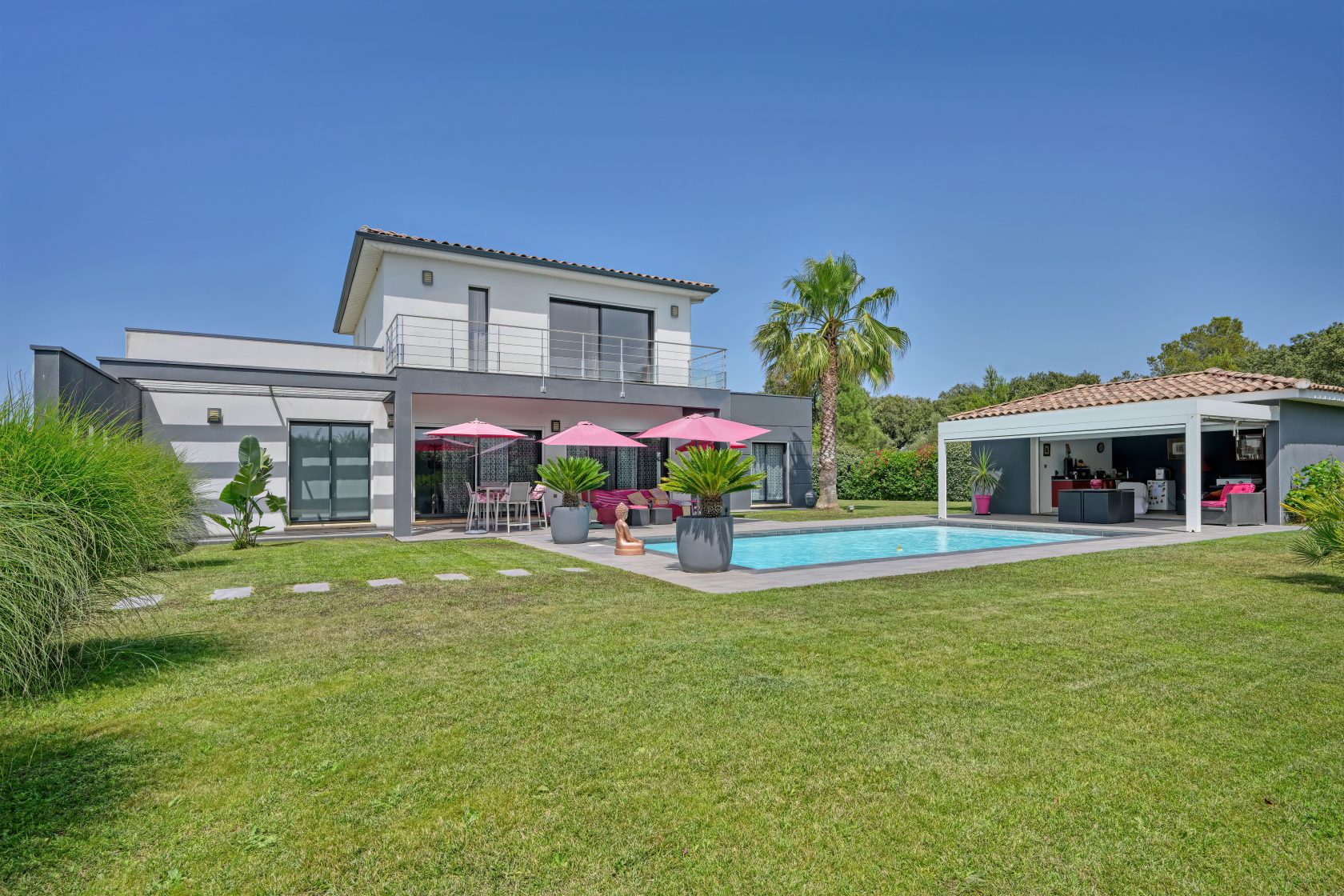 Spacious contemporary villa at the gates of the Camargue