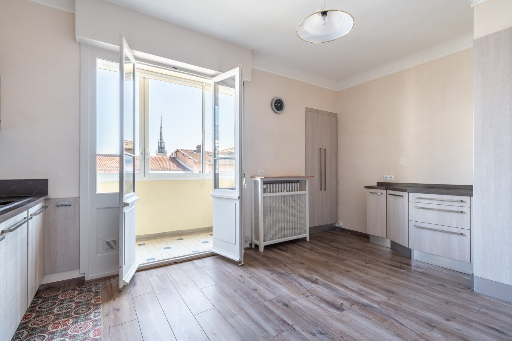 Apartment to renovate in the heart of the city center