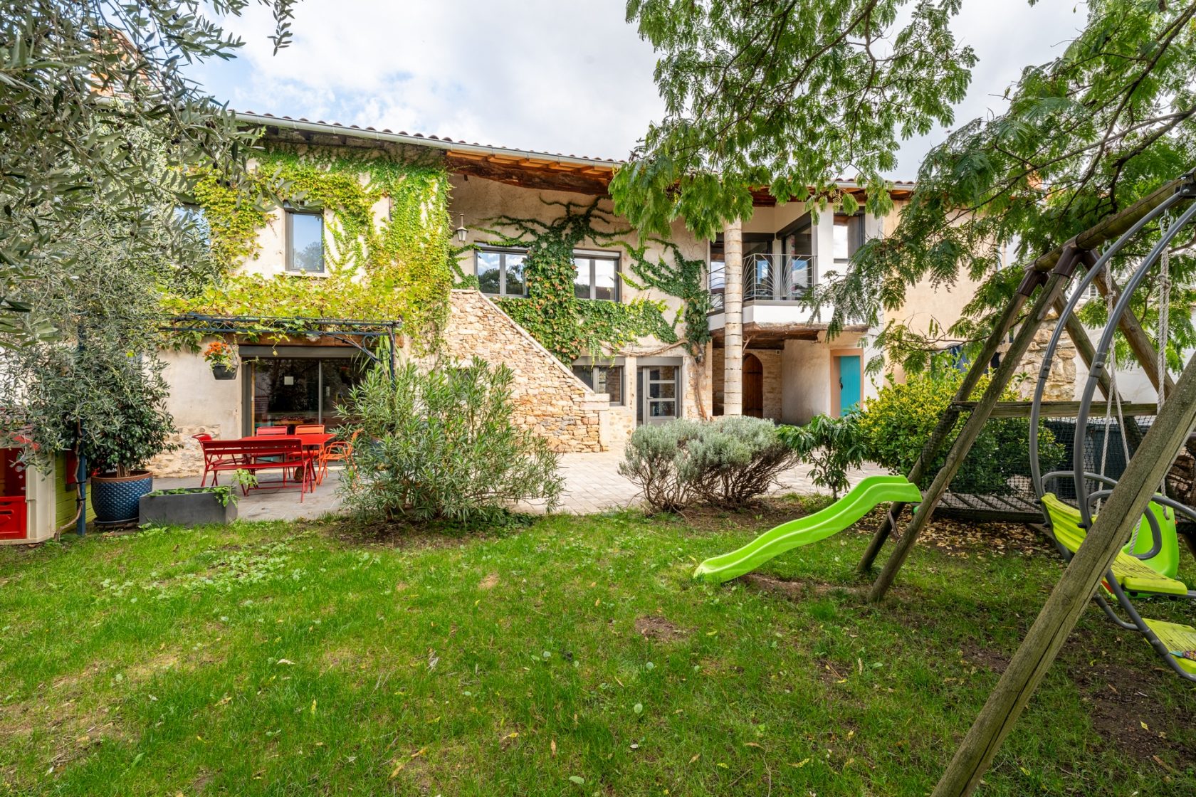 Character house in the center of Chasselay