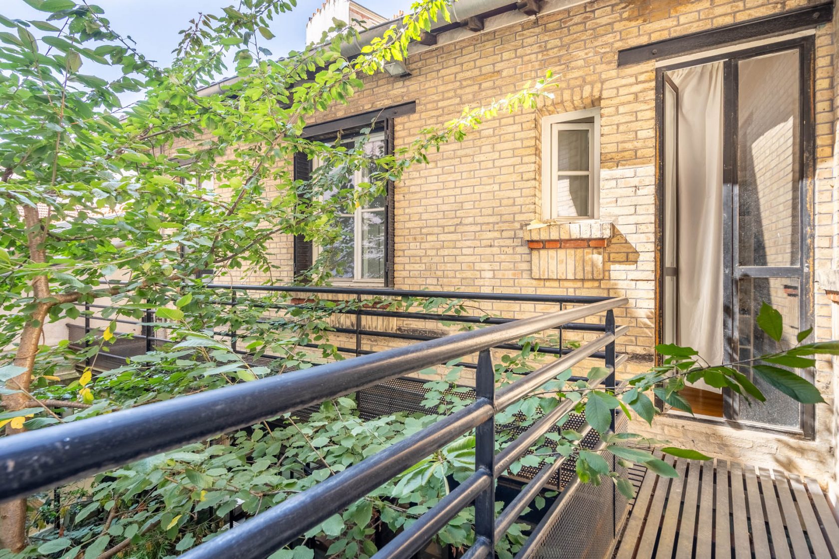 Maison avec jardin et terrasses