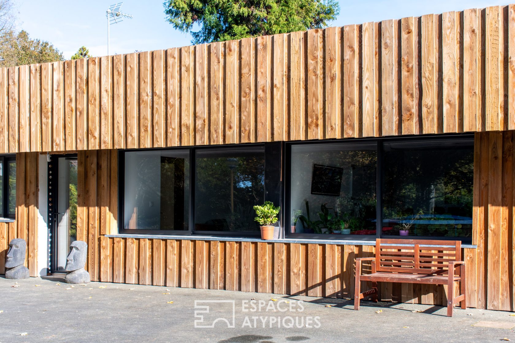 Architect’s house in the heart of a majestic forest massif