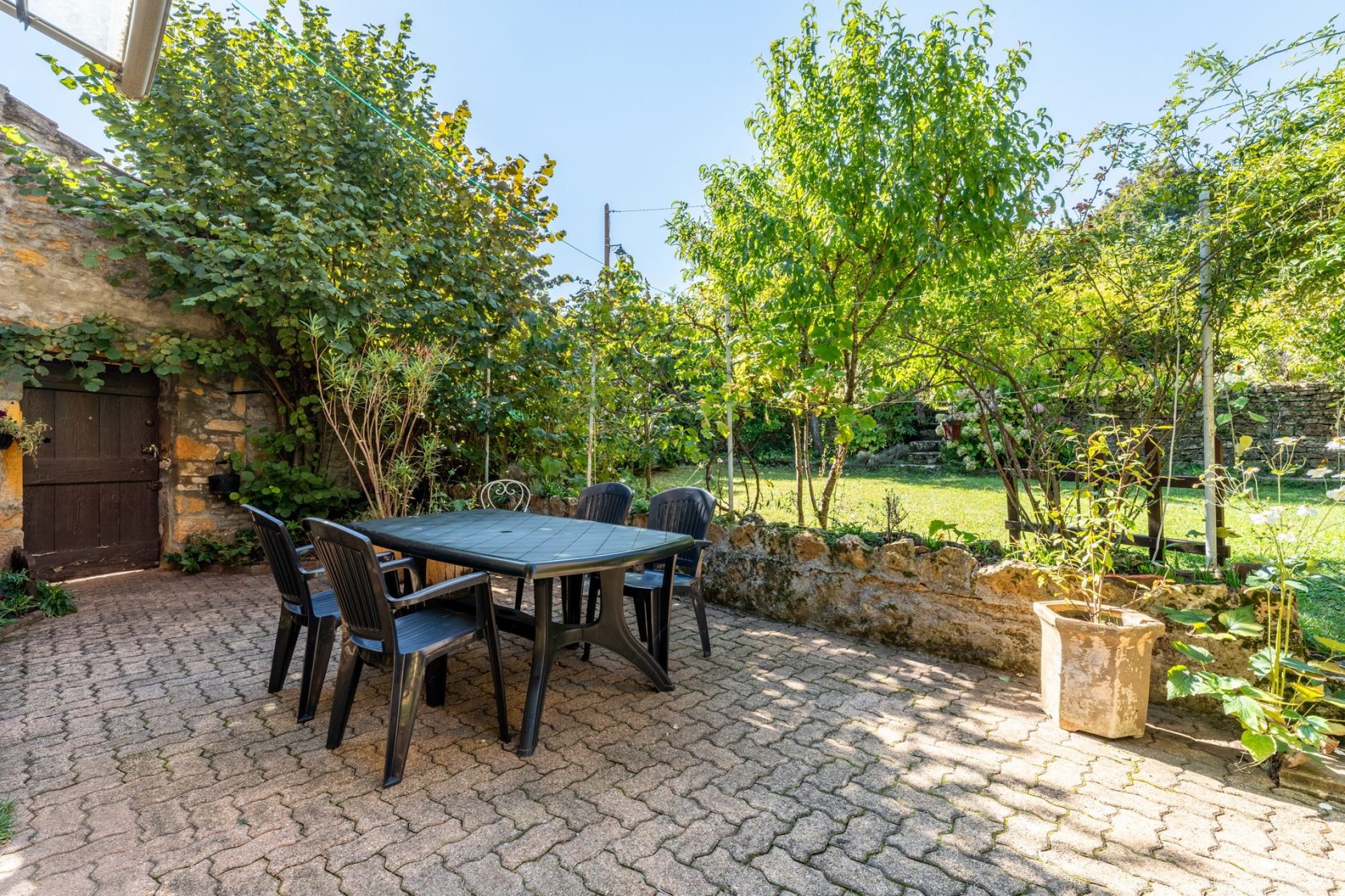 Maison de village du XVIème Siècle en Pierres Dorées avec jardin