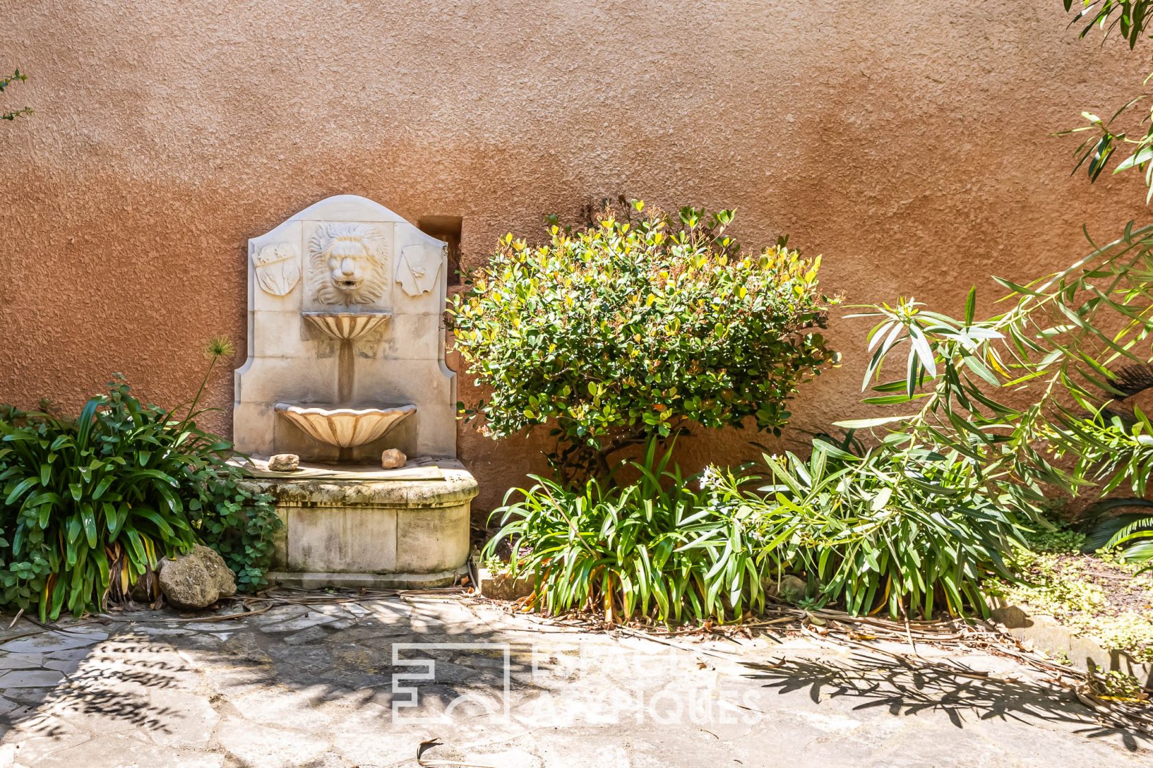 Winegrower’s house with courtyard and terraces in the heart of Marseillan