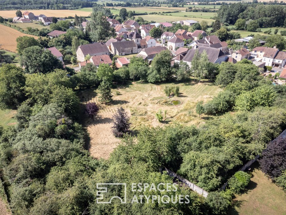 Belle propriété en pierre du XVIIe dans son parc de 8000m²