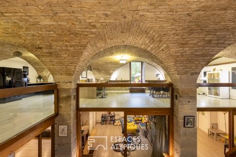 Atypical loft with garden in a historic building