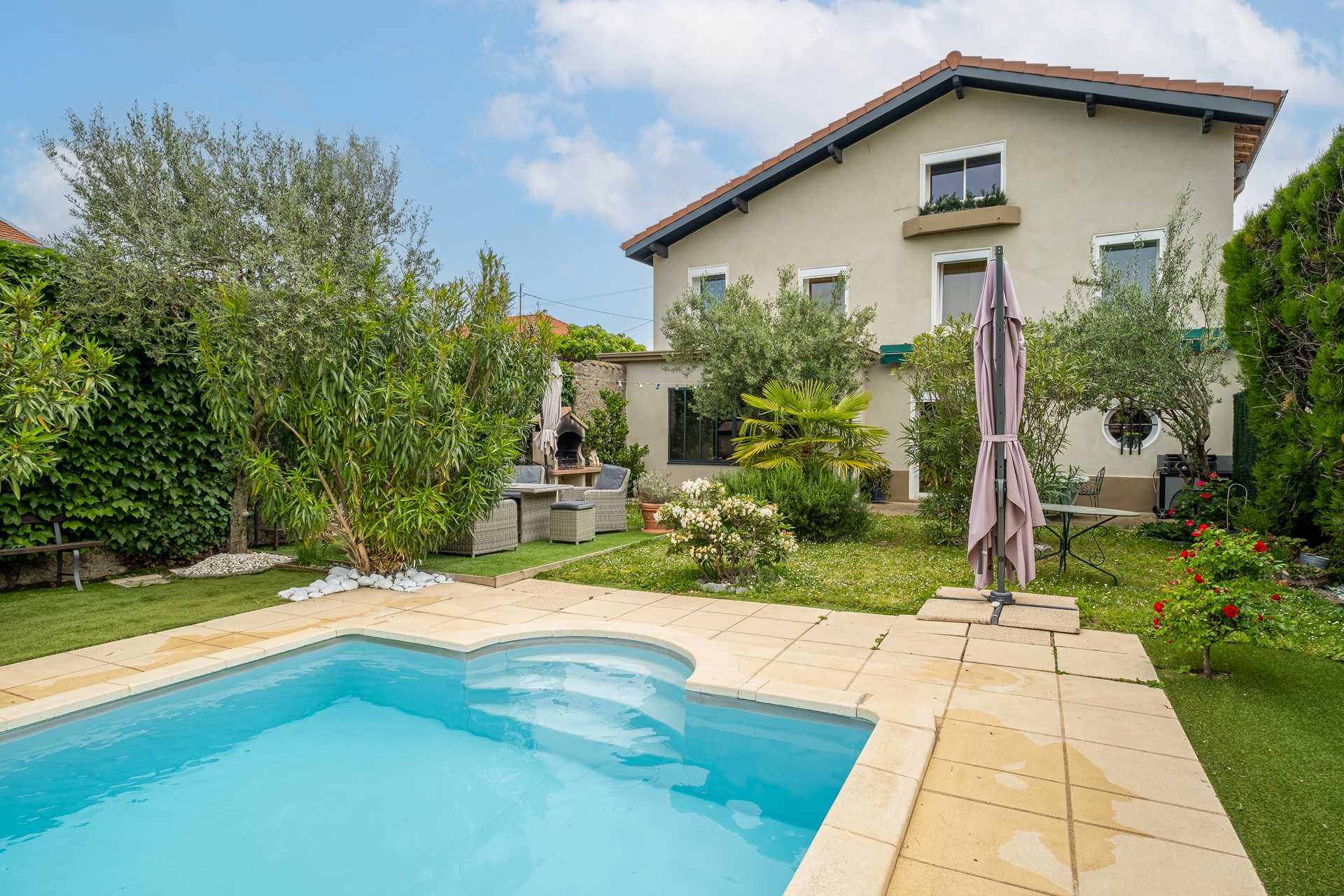 Old renovated farmhouse with swimming pool