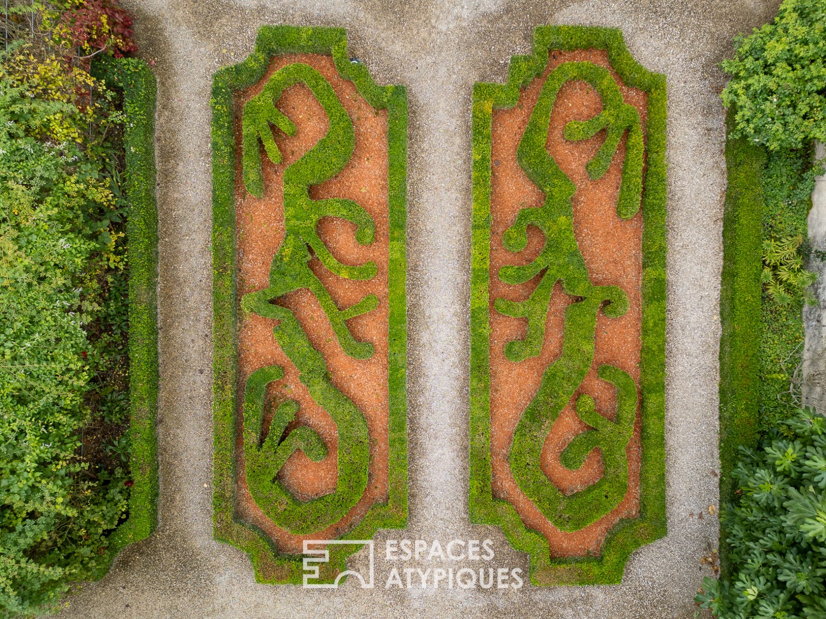 Hôtel particulier au coeur des Vosges et son jardin à la française