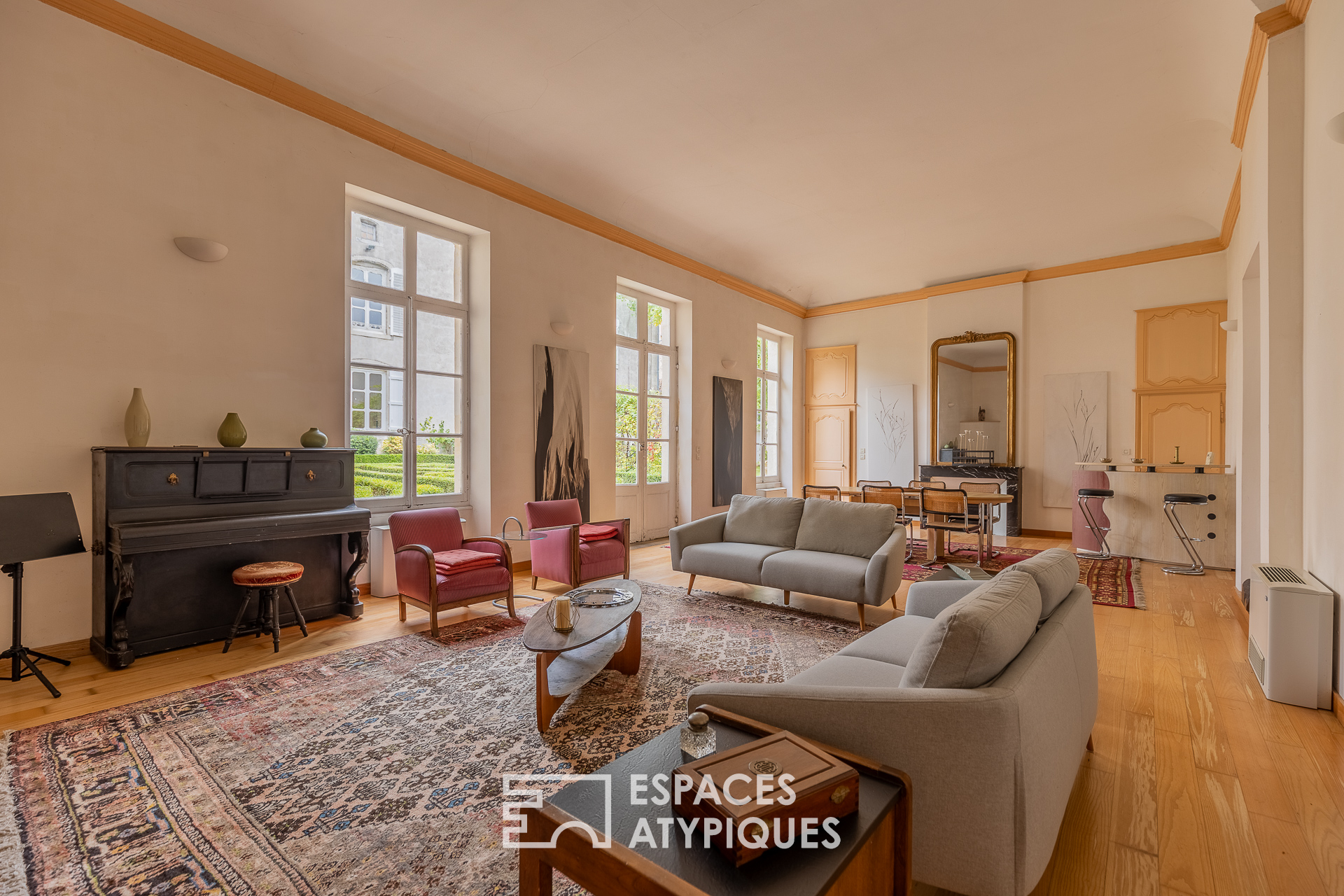 A private mansion in the heart of the Vosges and its French-style garden