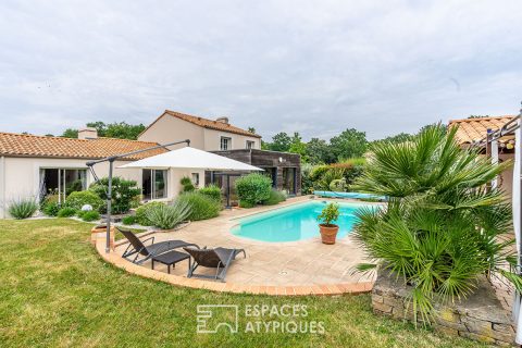 Belle villa avec sa piscine et son magnifique jardin