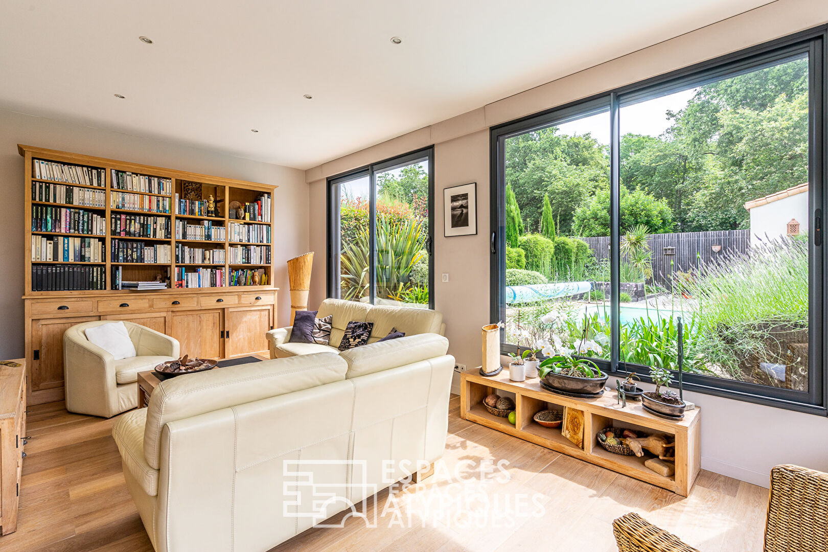 Belle villa avec sa piscine et son magnifique jardin