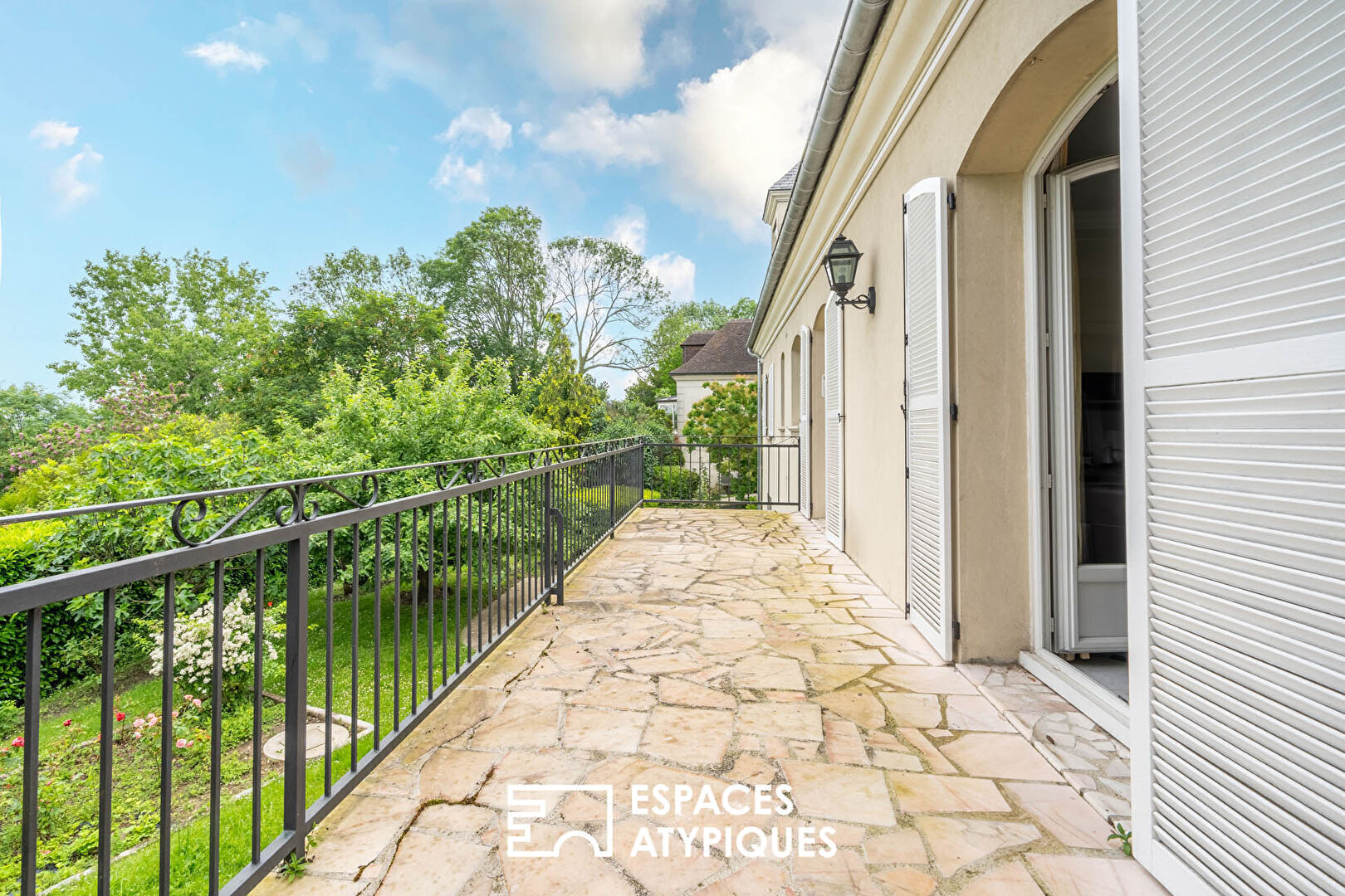 Maison bourgeoise avec jardin paysagé, proche bord de Marne