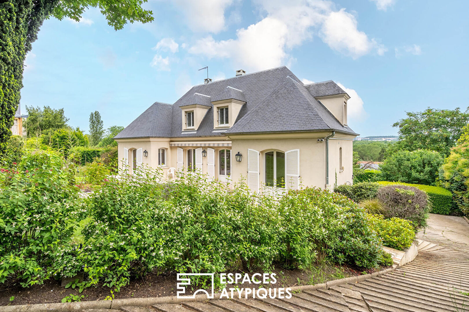 Maison bourgeoise avec jardin paysagé, proche bord de Marne