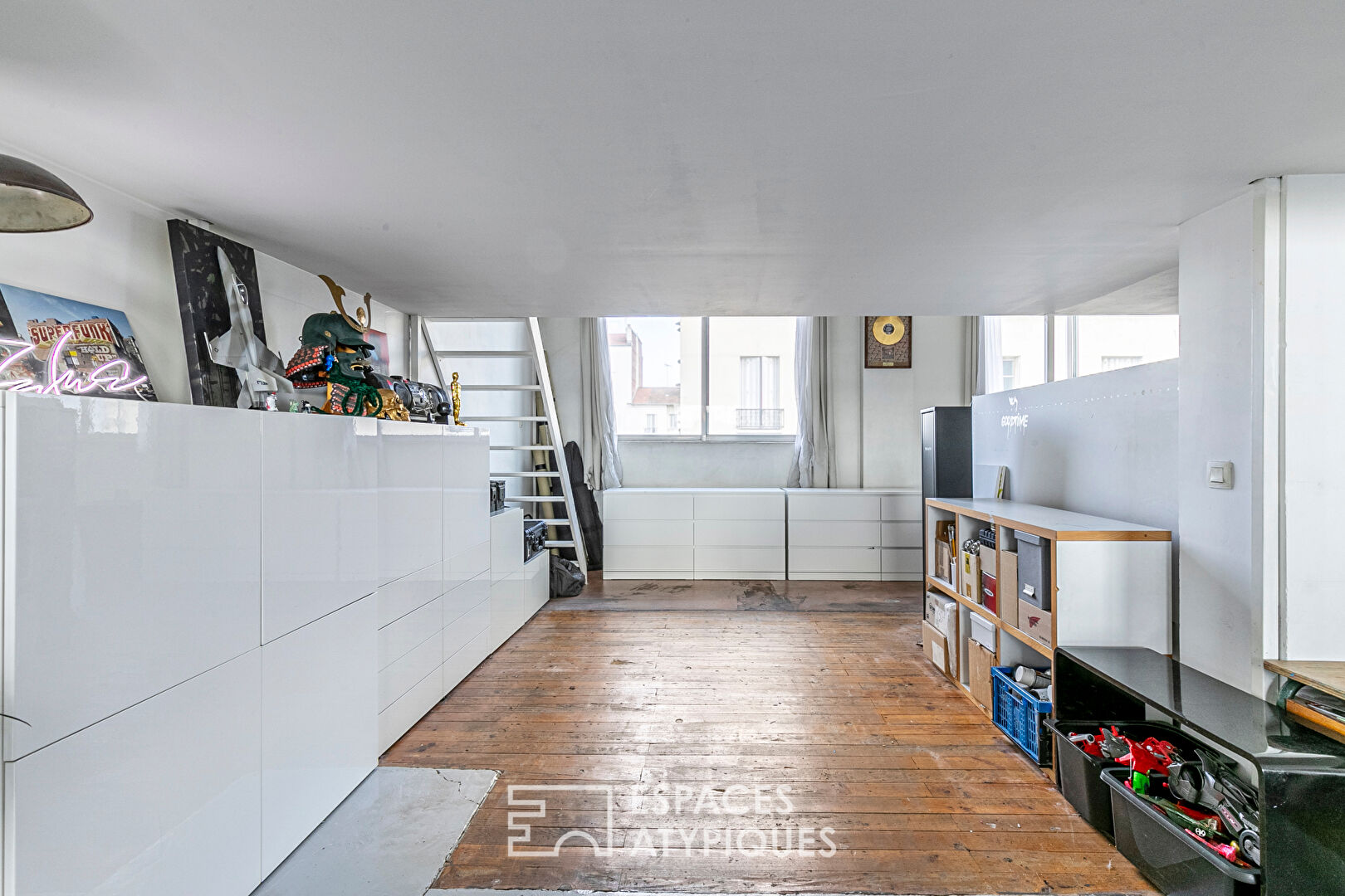 Panoramic and crossing duplex loft at the gates of Paris