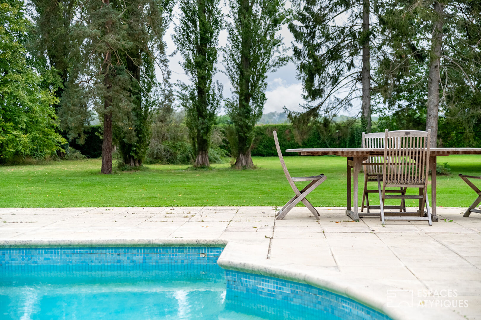 Elégante propriété avec dépendances et piscine