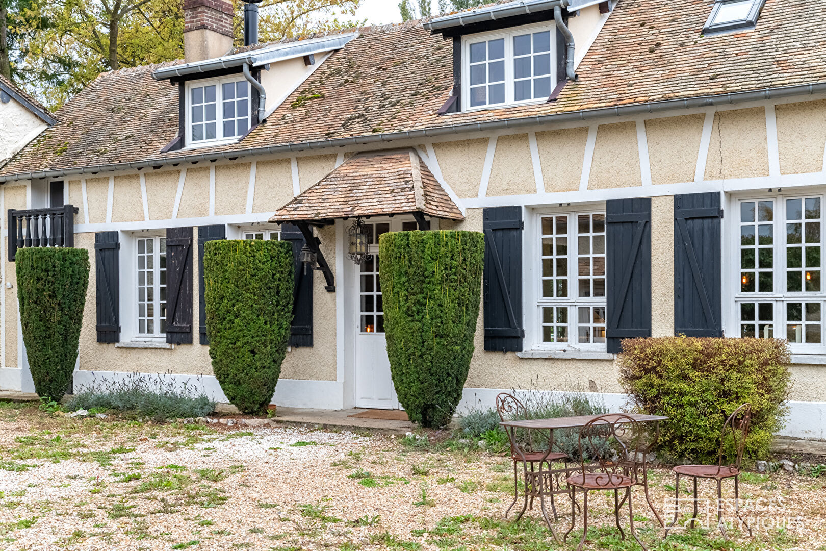 Elégante propriété avec dépendances et piscine