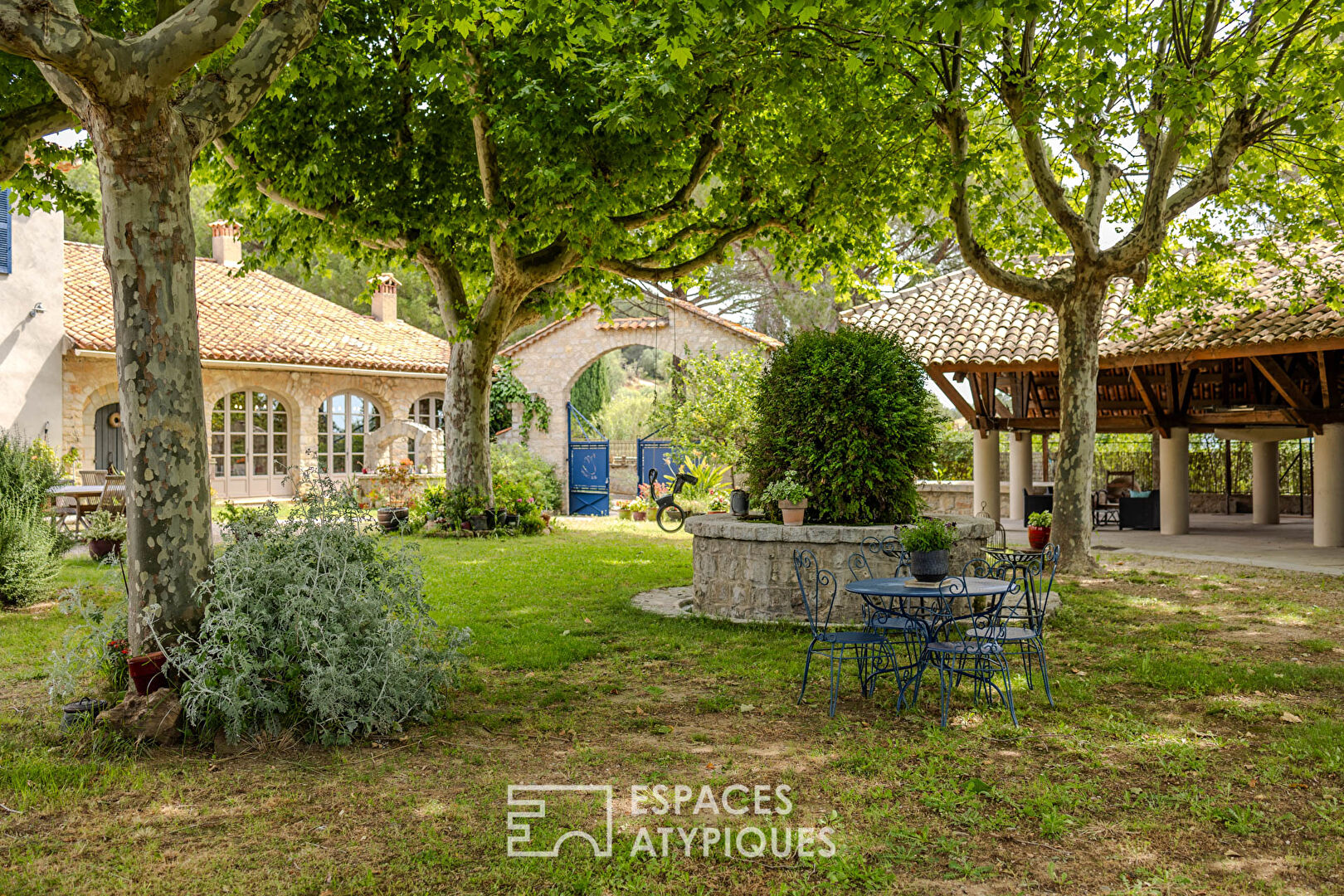 Ancienne ferme réhabilitée dans le var proche mer