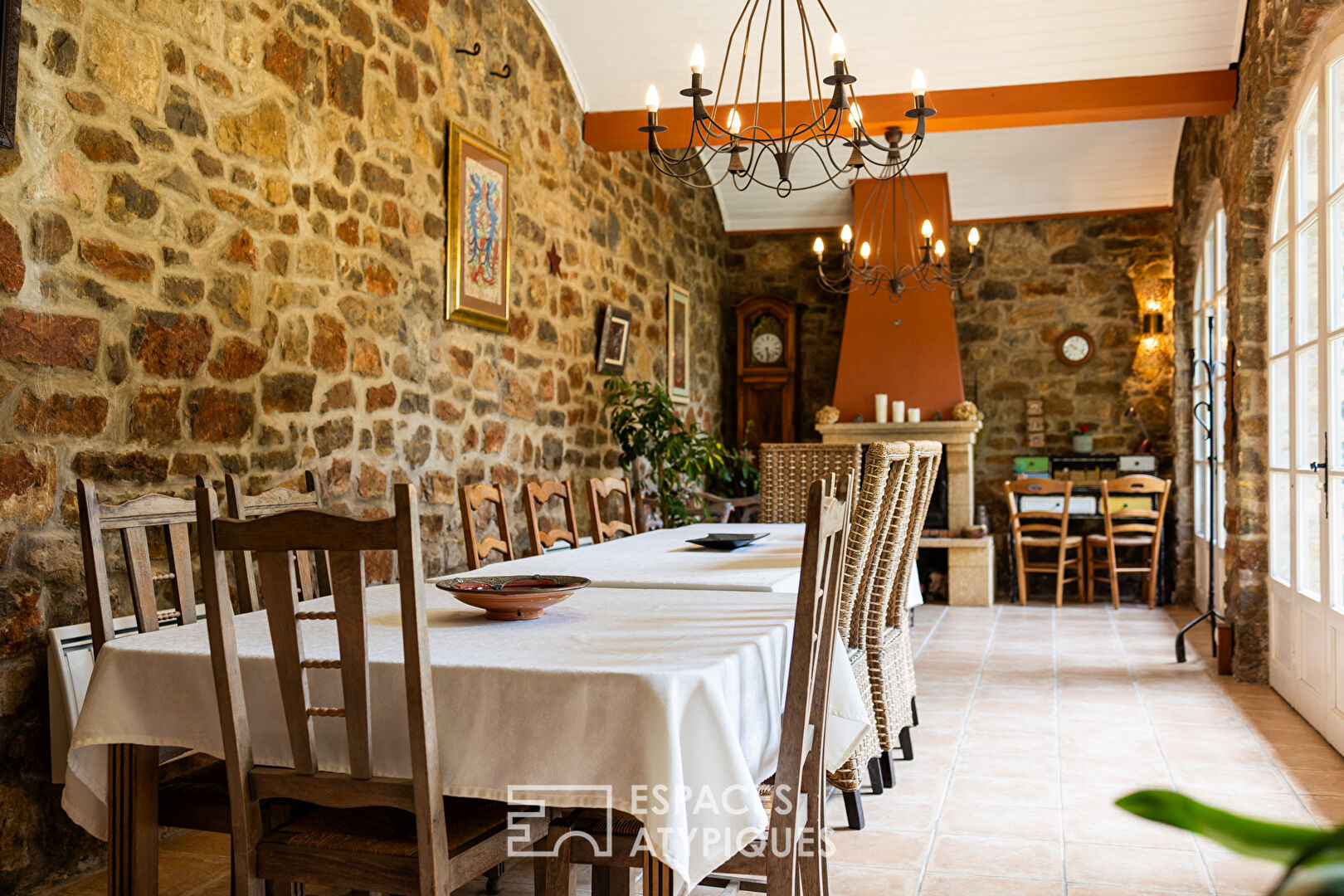 Ancienne ferme réhabilitée dans le var proche mer