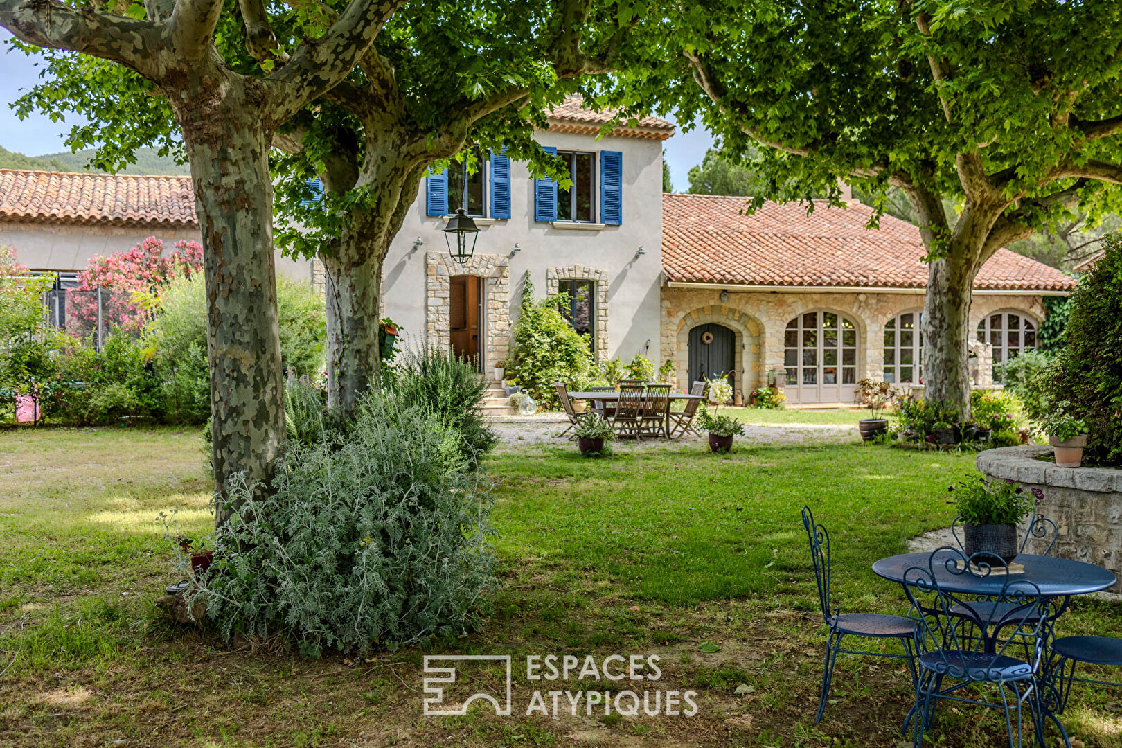 Ancienne ferme réhabilitée dans le var proche mer