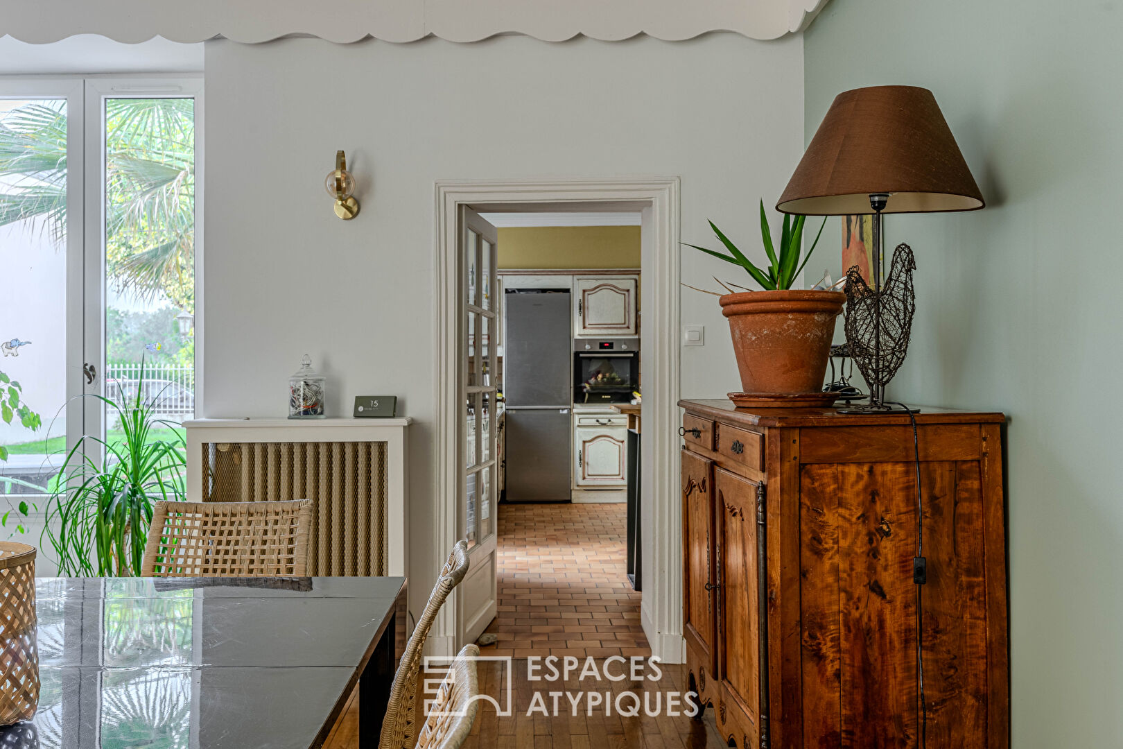 Family home with old-world charm and its large garden near the banks of the Loire