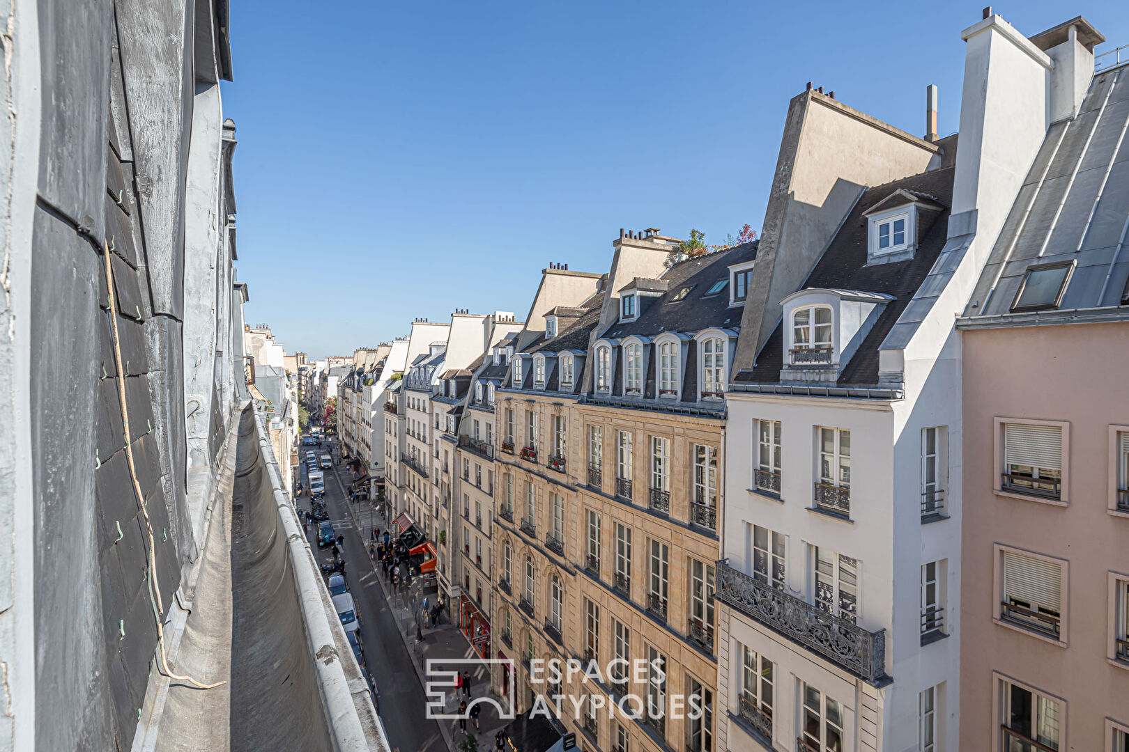 Crossing apartment with Beaubourg view