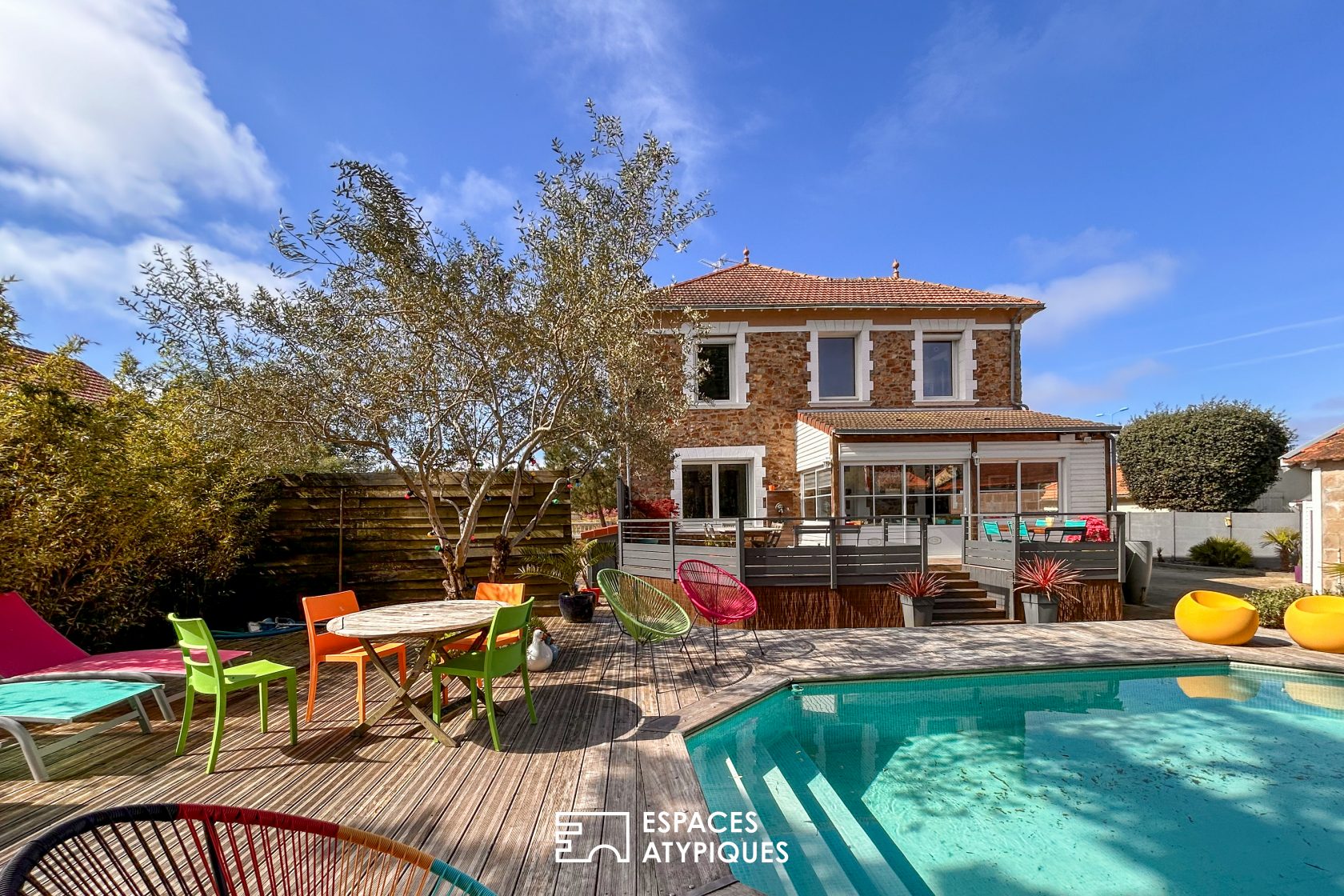 Historic Meulière House with swimming pool and garden