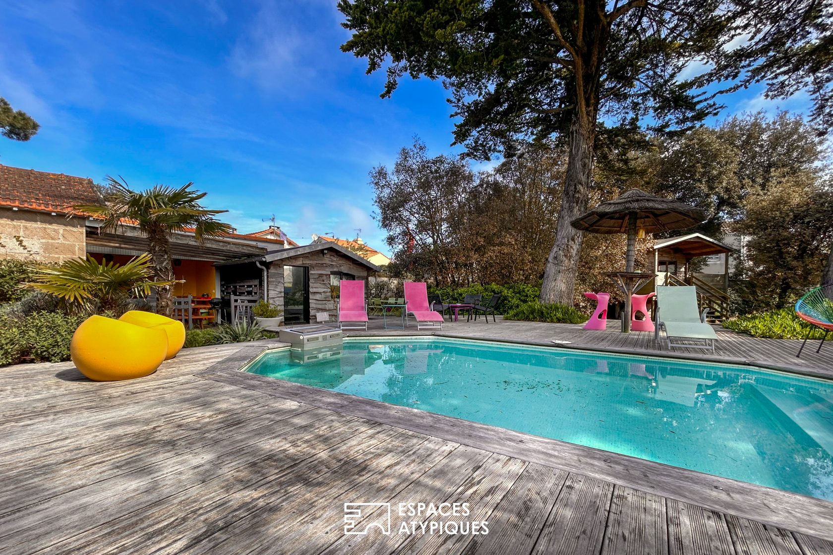 Historic Meulière House with swimming pool and garden