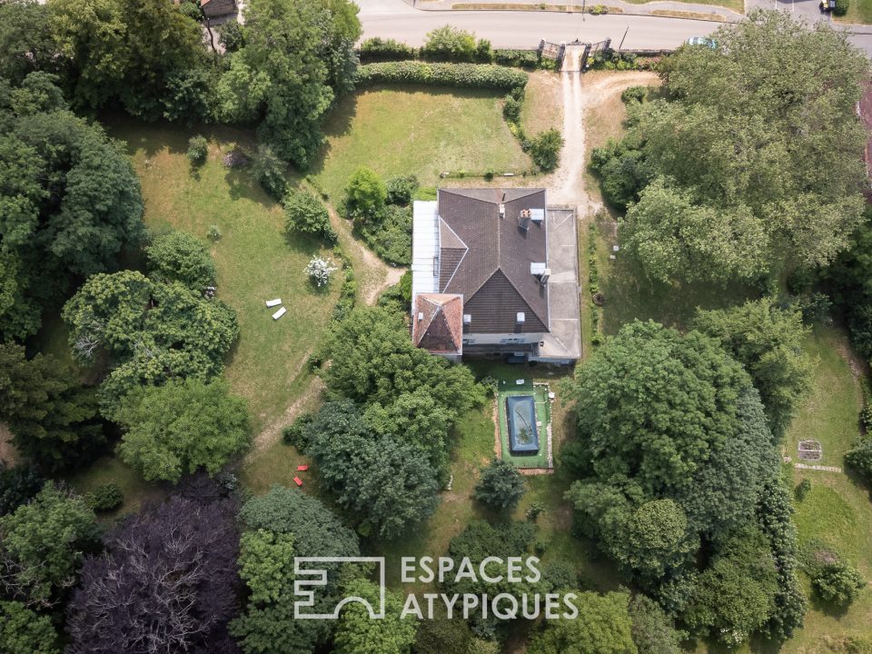 Château chargé d'histoire dans son parc de 1ha