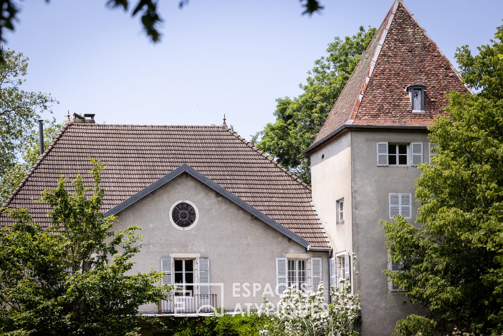 Castle steeped in history in its 1.1 hectare park