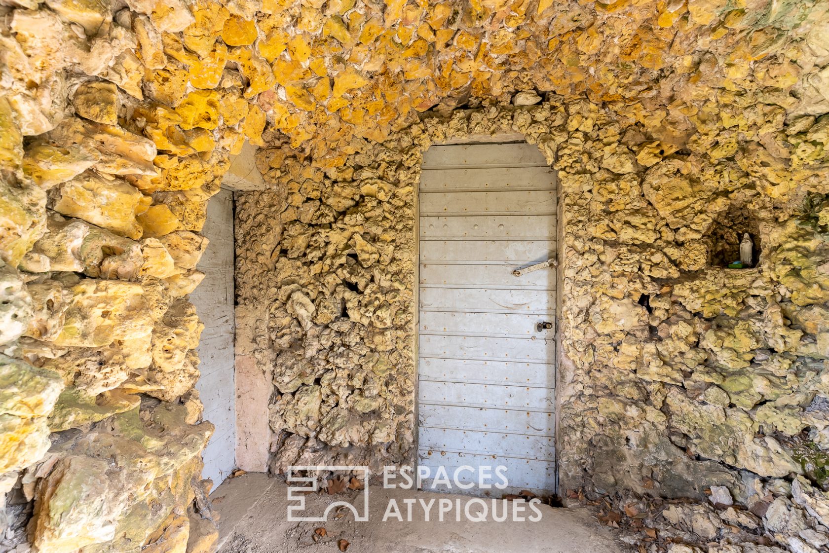 Château chargé d’histoire dans son parc de 1ha