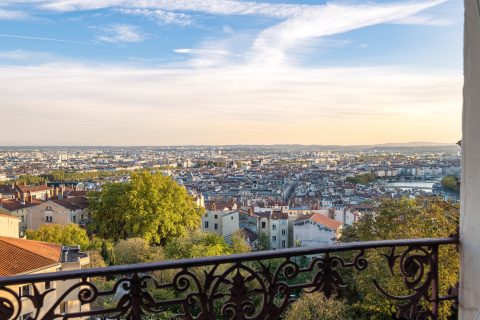 High-end apartment with view over Lyon