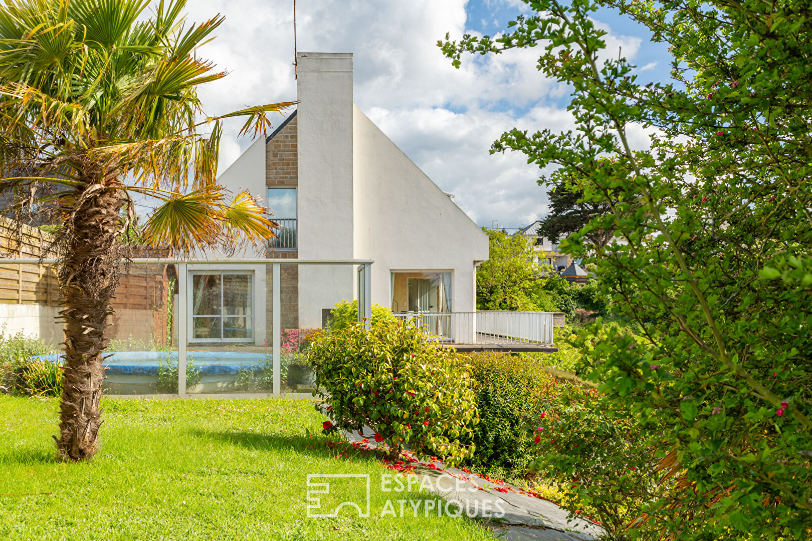 Large house and its magnificent sea view